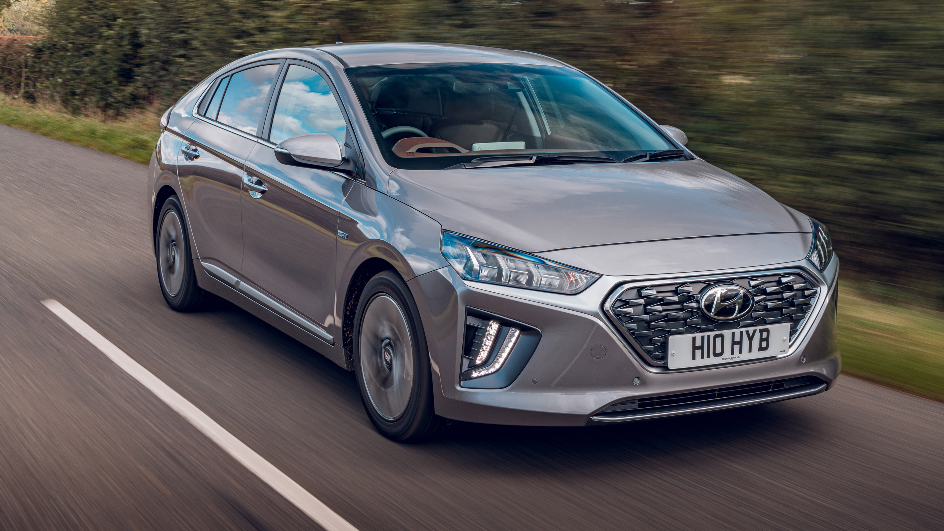 Hyundai Ioniq Hybrid review pictures Carbuyer